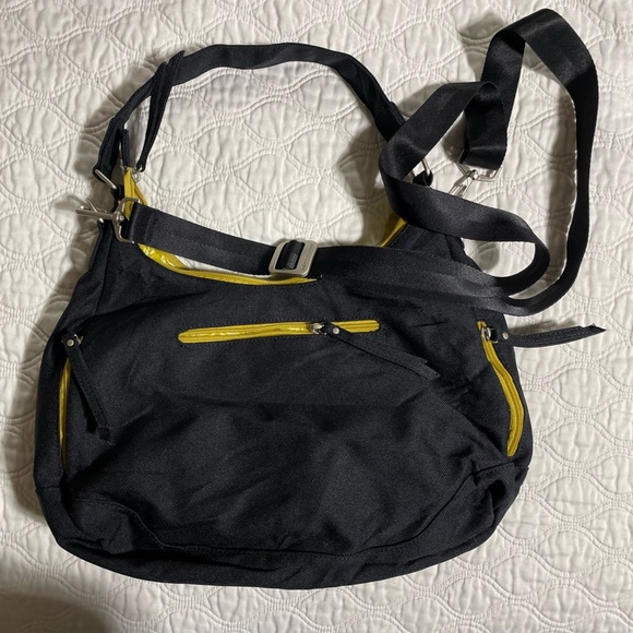 HAIKU Amble Hobo in black with yellow interior - Picture 2 of 4